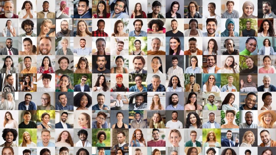 Influencers-©123RF-e1781253009597-900x507 Cómo el consumidor español ha cambiado la forma de descubrir marcas