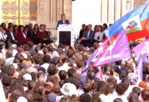Melenchón lanza su campaña electoral en Saint Denis