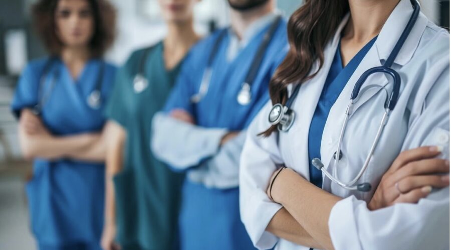 Regalos-para-medicos-©mirial.es_-900x498 El «Kit de supervivencia» definitivo para médicos residentes: ¿Qué regalarles?