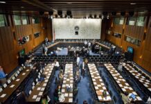 Irán abre un nuevo frente de control a Trump Sala de audiencias del edificio Hart del Senado estadounidense, escenario habitual del control parlamentario a la Administración.