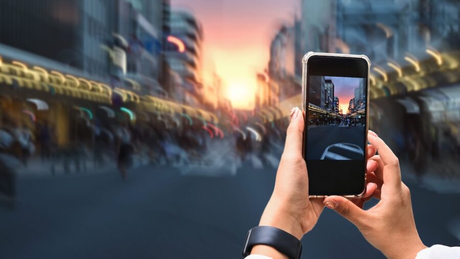 Fotoperiodismo-imagen-calle-©123RF-900x506 Cómo verifican los periodistas las fotos enviadas por los usuarios