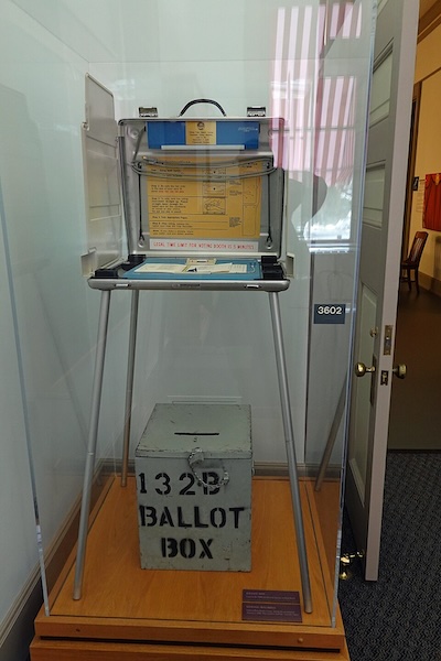 Official-Palm-Beach-County-Votomatic-©Florida-Historic-Capitol-Museum Trump agita el fantasma de 2020 ante las legislativas