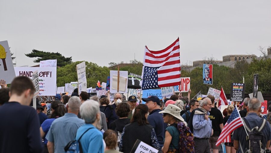 Protesta-civia-en-Washington-©-G.-Edward-JohnsonWC-e1783149305325-900x507 El patriotismo estadounidense también se disputa contra Trump