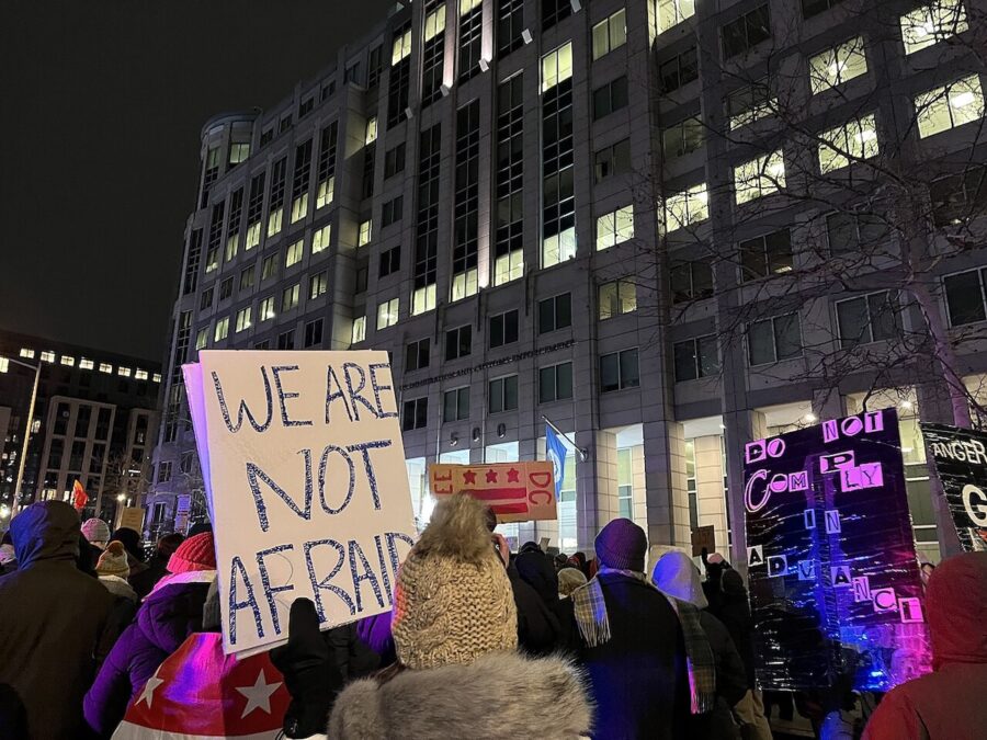 Sede-ICE-en-Washington-protestas-©Nvss132-Wikimedia-Commons-CC0-900x675 ICE obliga a medir los límites del poder de Trump