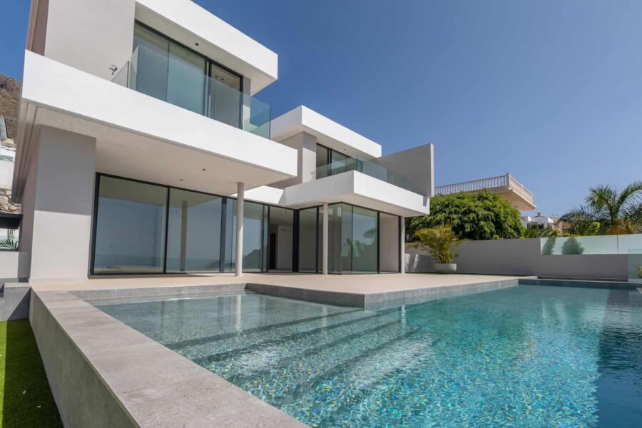 image-1-900x600 Por qué Tenerife atrae a residentes, inversores y familias que buscan vivienda