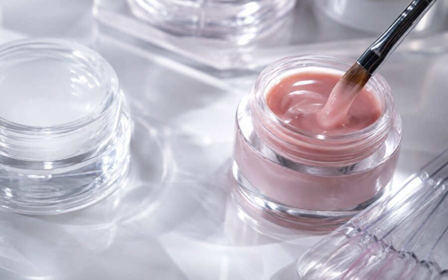 Gel-para-unas-©archivopub-e1787652822168-900x563 Cómo saber si un gel constructor es de calidad: checklist para profesionales