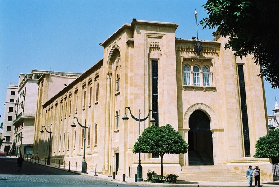 Libano-Beirut-Parliamento-©wikipedia-900x603 Líbano aprueba una nueva ley de medios con reservas de la FIP