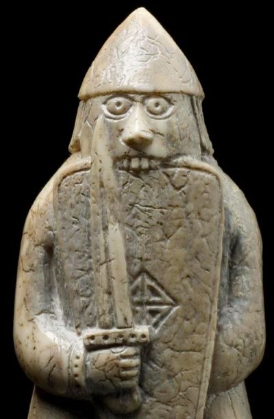 NMSLewisChessmen6_taller_crop Ajedrez: El Gobierno escocés del SNP pide que las piezas de Lewis se devuelvan