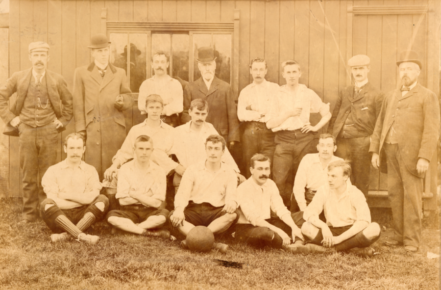 Unknown-Team-said-to-be-around-1899-1536x1009-2-900x591 Tarjeta roja y bofetón al presidente de la FIFA... y a Trump