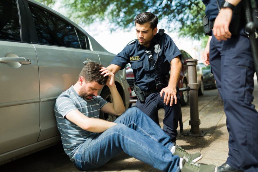 Casos-para-abogado-de-DWI-en-Austin-©123RF-900x600 Cómo un arresto por DWI puede afectar a los no ciudadanos