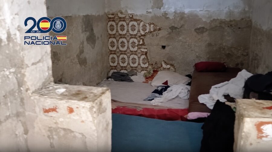 Ceuta-fotograma-video-policial-sobre-menores-rescatados-©AqM-ChatGPT-900x506 Ceuta fija una meta para las playas mientras afloran alojamientos clandestinos