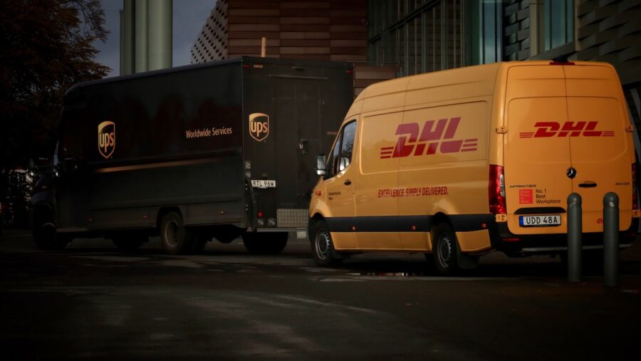 Flotas-de-reparto-de-prensa-UPS-DHL-e1789375947460-900x507 Las flotas de reparto de prensa perdieron la mitad de sus rutas en cinco años y el GPS rediseñó las que quedan