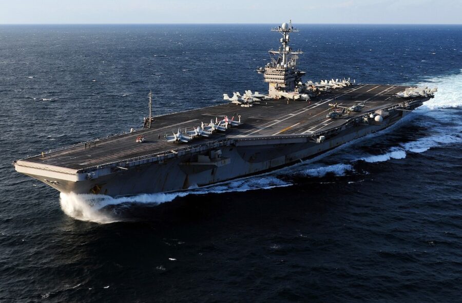 Portaaviones-USS-George-Washington-CVN-73-e1788685271427-900x591 Irán ataca por primera vez un portaaviones de EEUU en plena guerra