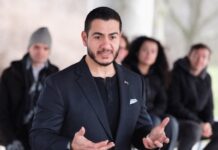 EEUU: Trump arriesga en Michigan el apoyo árabe que conquistó en 2024 Abdul El-Sayed en un acto electoral ©abdulforsenate