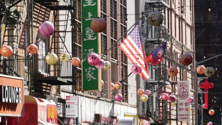 EEUU-NY-Manhattan-Chinatown-Mott-Street-SEP2023-©123RF-900x506 EEUU: el retroceso de Trump entre los asiáticos no entusiasma a los demócratas