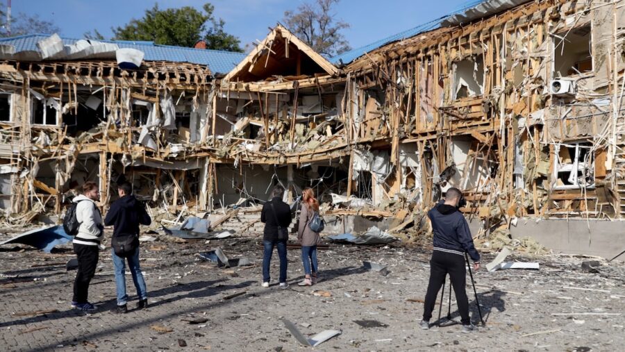 Periodistas-en-Ucrancia-©OLEKSANDR-GIMANOV-AFP-IFJ-FIP-e1791539603743-900x507 La FIP alerta del riesgo de los drones para los periodistas en Ucrania