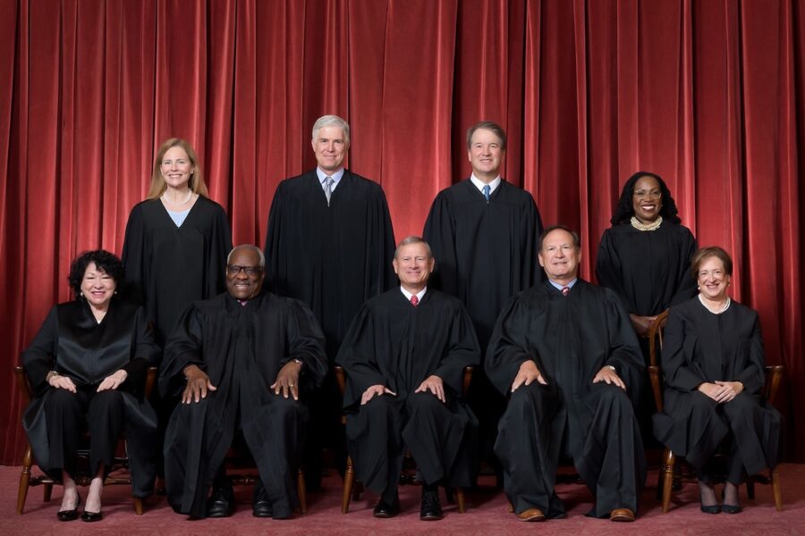 Tribunal-Supremo-EEUU-a-7OCT2026-©Fred-Schilling-Collection-of-the-Supreme-Court-of-the-United-States-900x600 EEUU: el conservador Alito alerta del coste institucional de la justicia de urgencia