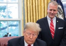 EEUU: Alaska obliga a Trump a defender un escaño que parecía seguro Trump y Sullivan en el Despacho Oval en 2020 ©alaskapublic.org