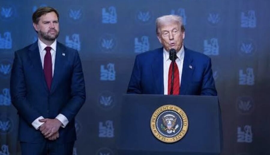 Trump-y-Vance-en-la-Casa-Blanca©AqM-archivo-900x518 EEUU: la Casa Blanca divide su mensaje económico ante el malestar electoral