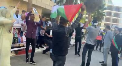 demoflag26-1 Presos saharauis de Gdeim Izik suspenden la huelga de hambre mientras sigue la represión