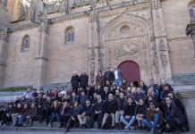Alberto Prieto: participantes en Nuevas Conversaciones de cine español delante de la catedral nueva de Salamanca.