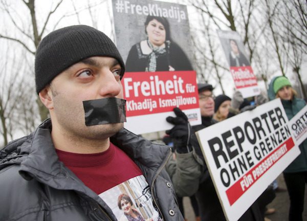 Alemania-RSF-solidaridad-Khadija-Ismayilova-600x432 Dos periodistas y la denunciante del caso Gürtel optan al Premio Anticorrupción 2018