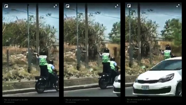 Amnistía Internacional: Imagen de policías montando una motocicleta en Nicaragua mientras uno de ellos dispara con su arma.