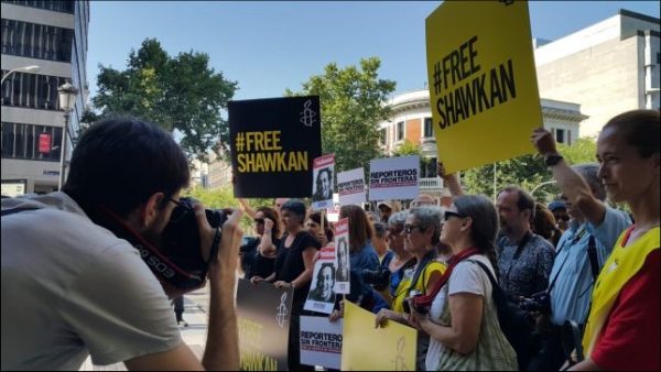 Amnistia-protestas-Madrid-por-Shawkan-600x338 La agonía de la sentencia del fotoperiodista egipcio Shawkan se traslada al 8 de septiembre