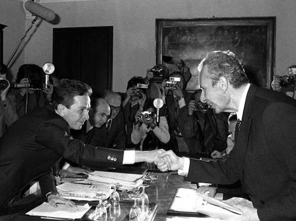 Berlinguer y Moro sellan el acuerdo político