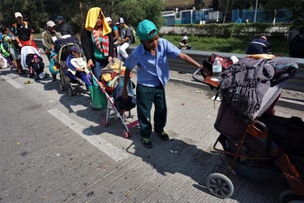 Caravana-migrante-Carreolas-bebés La caravana migrante centroamericana se reafirma en México