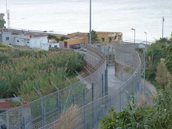 Ceuta-valla-AI Vallas y filtros de entrada en la UE contra derechos humanos