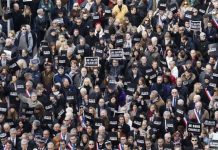 Miles se manifestaron en la ciudad francesa de Niza contra los atentados terroristas. Andes / AFP