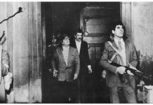 Allende en una de las ultimas fotografías del mandatario chileno en el comienzo del ataque de Pinochet a la sede de La Moneda.