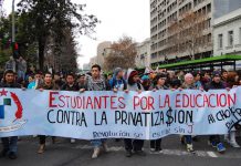 La Alameda de Santiago de Chile, uno de los principales escenarios de la última oleada de protestas estudiantiles, que comenzó en 2011 en el país, en demanda de la reforma del sistema educativo. Crédito: Claudio Riquelme/IPS