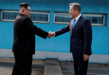 Corea del Norte y del sur. Abrazo mandatarios