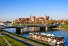 Cracovia, vista del Castillo sobre el río Vístula