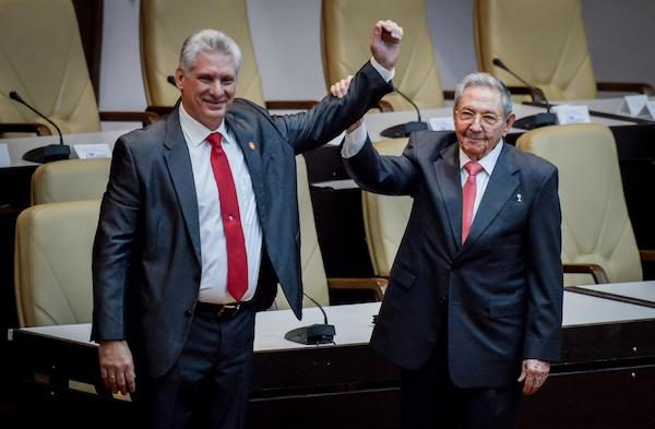 Díaz-Canel-y-Raúl-Castro-19ABR2018-600x393 Nueva Constitución de Cuba revisa dogmas socialistas 