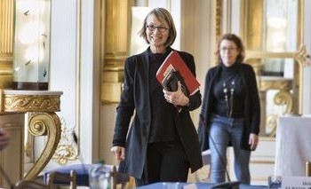 Francoise-Nyssen-Asamblea-Francia- La Asamblea Nacional francesa aprueba una ley contra las «falsas noticias»