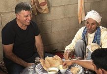 Avi Gabay en Demnate, pueblo desde el que emigraron sus padres a Israel