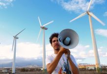 Azarug Justel es un estudiante de 18 años de Ciencias del Mar. Desde hace años ha desarrollado un conciencia medioambiental que le ha llevado a defender las energías renovables para su municipio y las Islas Canarias en General. © Sergio Bolaños