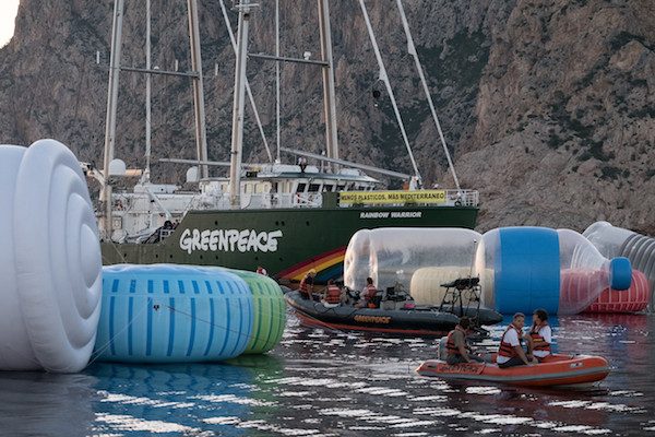 Greenpeace-plasticos-mediterraneo-Rainbow-Warrior-600x400 Cumbre mundial del océano 2018: anuncia mecanismo financiero para conservar arrecifes.