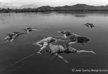 En la fotografía; Imagen tomada en aguas cercanas a Taclobán, durante el periodo que siguió al Tifon Haiyan en las islas Filipinas. Foto de Javier Sánchez-Monge el 8 de Noviembre de 2013