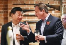 Xi Jinping y Cameron en el pub The Plough, en Londres
