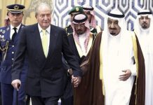 Fotografía de archivo del rey Juan Carlos con el rey Salman de Arabia Saudí