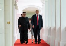 Kim y Trump caminando hacia la sala de la cumbre durante la cumbre de Singapur. Imagen de Dan Scavino Jr. en twitter @Scavino45