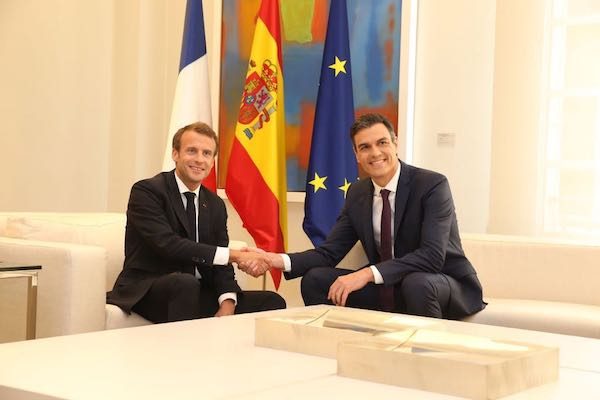 Macron-Sanchez-1080726-600x400 España y Francia: solidaridad y respeto a los derechos humanos de inmigrantes