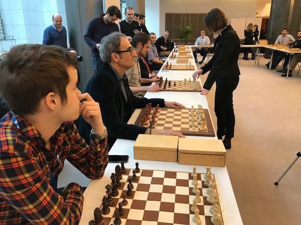 Mariya-simultáneas-Parlamento-Europeo-600x450 Mujeres y ajedrez el 8 de marzo (II)