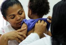 Médicos cubanos en Brasil, en una fotografía de de 2013 de la Pan American Health Organization (PAHO)