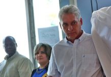 El primer vicepresidente cubano  Miguel Díaz-Canel  mientras votaba en las elecciones parlamentarias el domingo 11 de marzo, en un colegio electoral en la central provincia de Villa Clara. Crédito: Alejandro Ernesto Pérez/POOL EFE-IPS