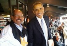 Obama y Abdelaziz se saludan en el funeral de Mandela